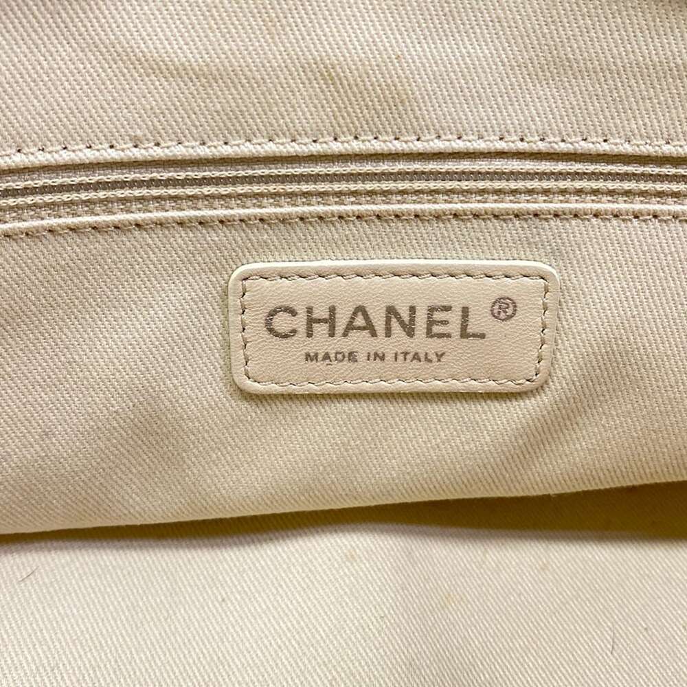 Chanel Diamond Stitch Shoulder Bag - Picture 9 of 15